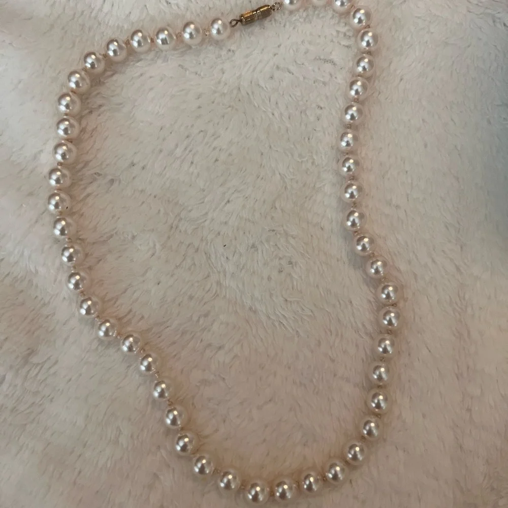 Vintage Glass Hand knotted Pearls - Picture 3 of 6